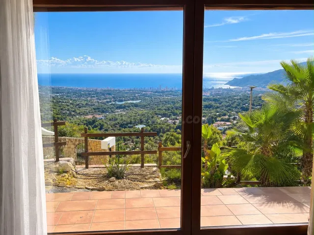 Chalet en alquiler anual con piscina privada, jardín y vistas panorámicas en alfaz del pi — 2