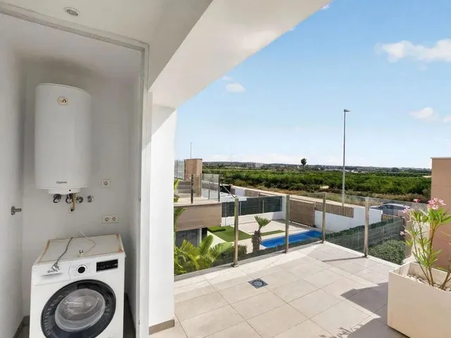 VILLA MODERNA CON PISCINA PRIVADA Y SOLARIUM EN LA AZOTEA | EL RASO, GUARDAMAR — 22