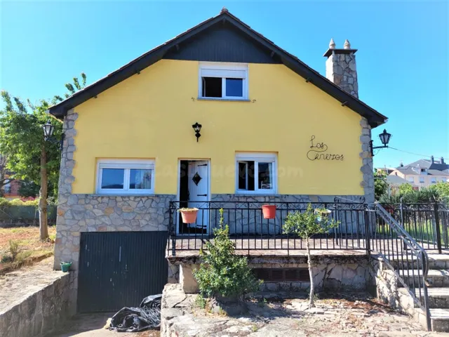 SE VENDE CASA CON TERRENO URBANO de 5.000 M2 EN EL CENTRO DE