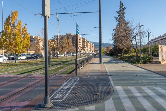 Local comercial de 200 m2 cerca del estadio Los Carmenes, magnifica oportunidad de inversion — 36