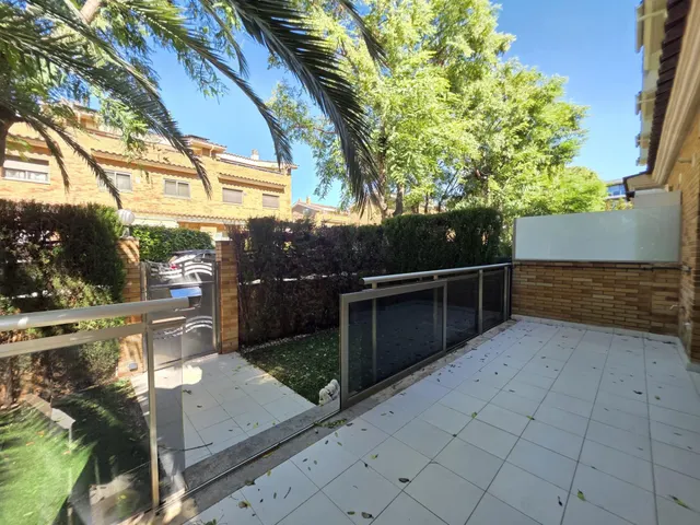 CASA CON JARDIN DE 4 habitaciones EN BARENYS — 40