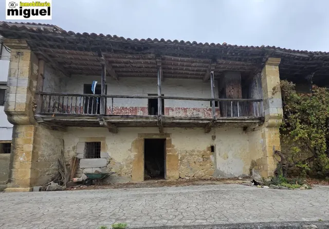 Se vende casa para reformar en Narganes, Peñamellera Baja