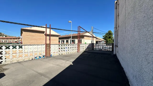 ¡Una casa con jardín, terraza y un sinfín de posibilidades en el corazón de Borja! — 35