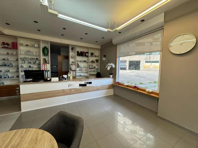 ¡¡OPORTUNIDAD!! LOCAL DE 80M2 EN TOMAS ALONSO — 21