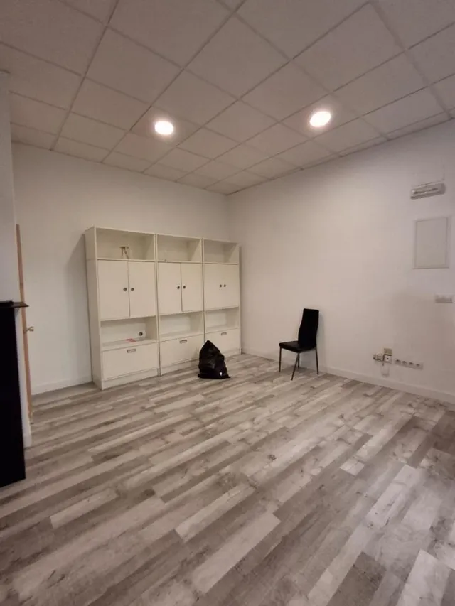 Local comercial ideal en la Galería Cambre  | Espacio versátil y céntrico para tu negocio — 10