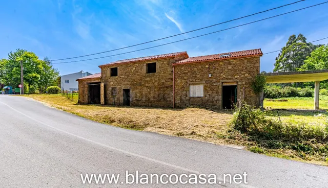 ¡CASA para REHABILITAR y con 6.676m2 de TERRENO con proyecto