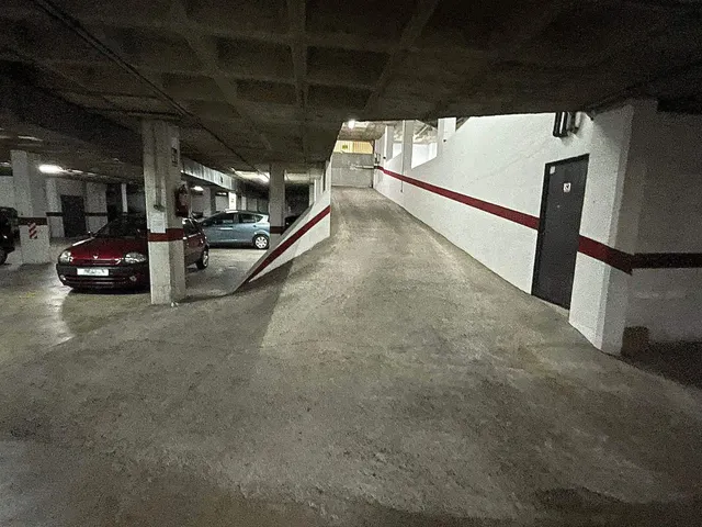 OCASIÓN: PLAZA PARA COCHE GRANDE O COCHE + MOTO EN PARQUE DE LA APARADORA — 7