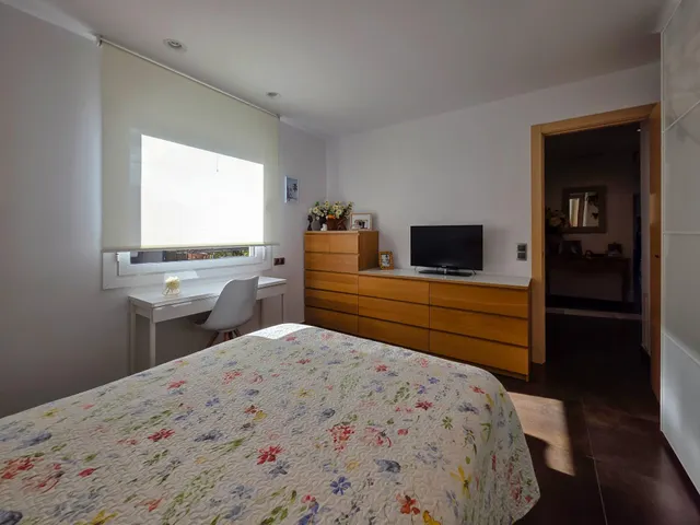 CASA DE 2 PLANTAS CON APARTAMENTO Y JARDIN — 18