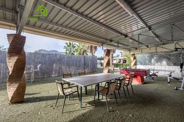 Chalet independiente con pozo propio y placas solares — 37