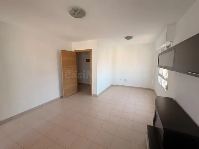 Piso en alquiler con 3 dormitorios, garaje y ascensor — 2