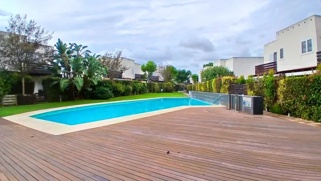 Adosado de 3 habitaciones, jardín, parking privado y gran piscina comunitaria a pocos metros de la Platja de Mont-Roig!! — 14