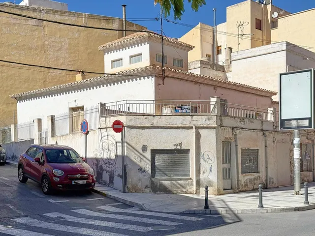 CHALET Y LOCALES COMERCIALES - foto 2