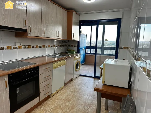 Vivienda de 3 dormitorios en alquiler de larga estancia en El Altet, Elche. — 9