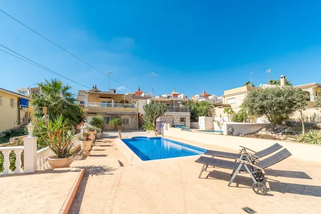 Villa 4 habitaciones 226m² en venta - Urbanización Perla del