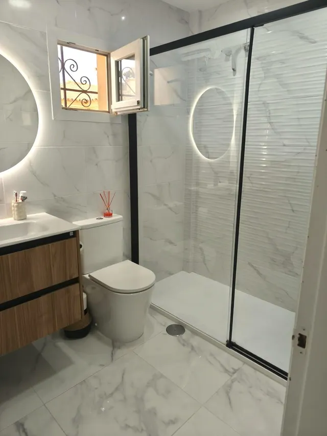 Casa pareada con piscina privada en zona tranquila — 19
