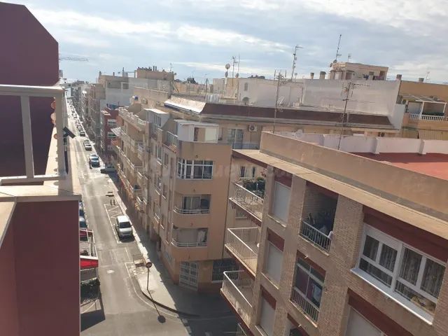 Ático en el centro de Torrevieja con terraza privada de 135m - foto 3