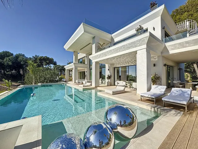 Moderna villa de lujo en la prestigiosa urbanización de Sierra Blanca, Marbella — 2