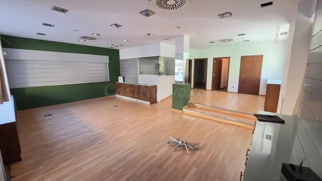 Local comercial reformado en Ontinyent para alquiler económi - foto 2