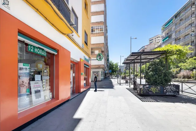 Junto a Plaza Einstein — 31