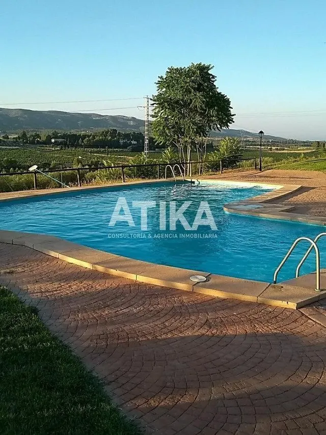 FINCA EN ALQUILER CON PISCINA Y JARDÍN. - foto 3