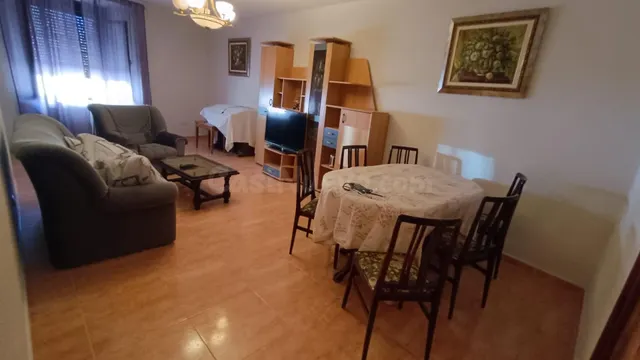 CASA EN VENTA EN MORALES DEL VINO (ZAMORA), 5 DORMITORIOS, BAÑO, BUHARDILLA, BODEGA, JARDÍN, GARAJE... — 4