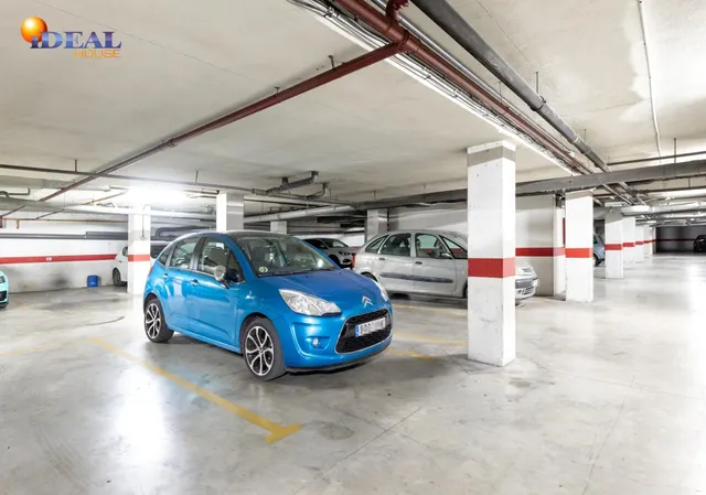 Piso de 3 dormitorios y 2 baños, con cochera. VIVIENDA DE VPO, junto al Parque de Bomberos. — 23
