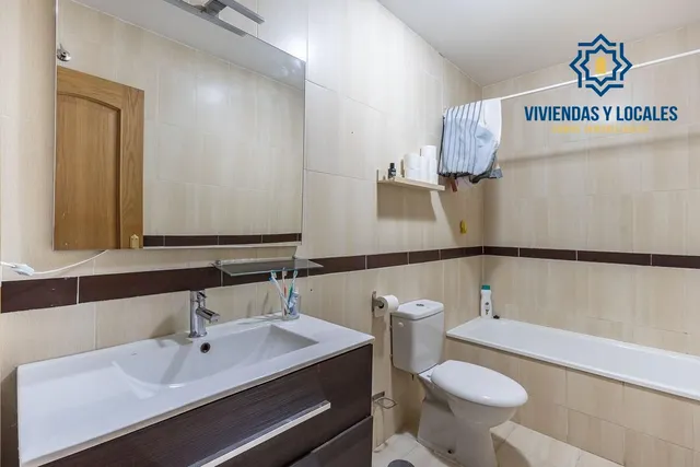 Piso con garaje, trastero y excelente ubicación en Huétor Vega — 15