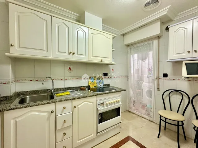 VENTA DE PISO EN TORREVIEJA, PRIMERA LÍNEA DE PLAYA Y VISTAS AL MAR — 16