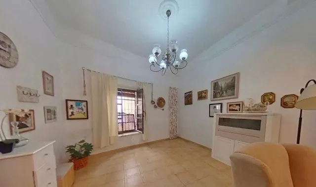 ESPECTACULAR CASA JUNTO A LA PLAZA DE  SAN MIGUEL. — 8