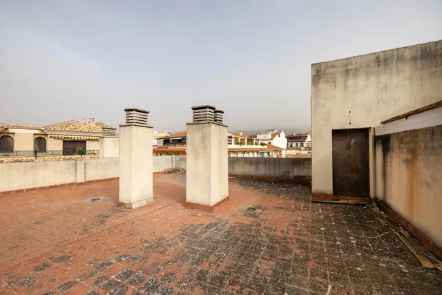Piso 2 dormitorios, garaje y ascensor a la entrada de la Zubia, junto Ayuntamiento.  Perfecto estado — 24
