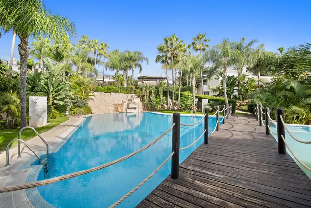 Chalet 6 habitaciones 555m² en venta - Altos de Estepona - foto 2