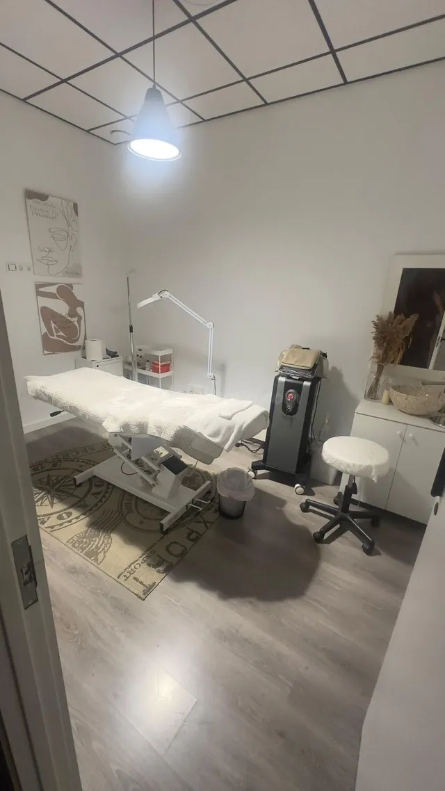 CABINA DE ESTETICA EN ALQUILER - foto 3