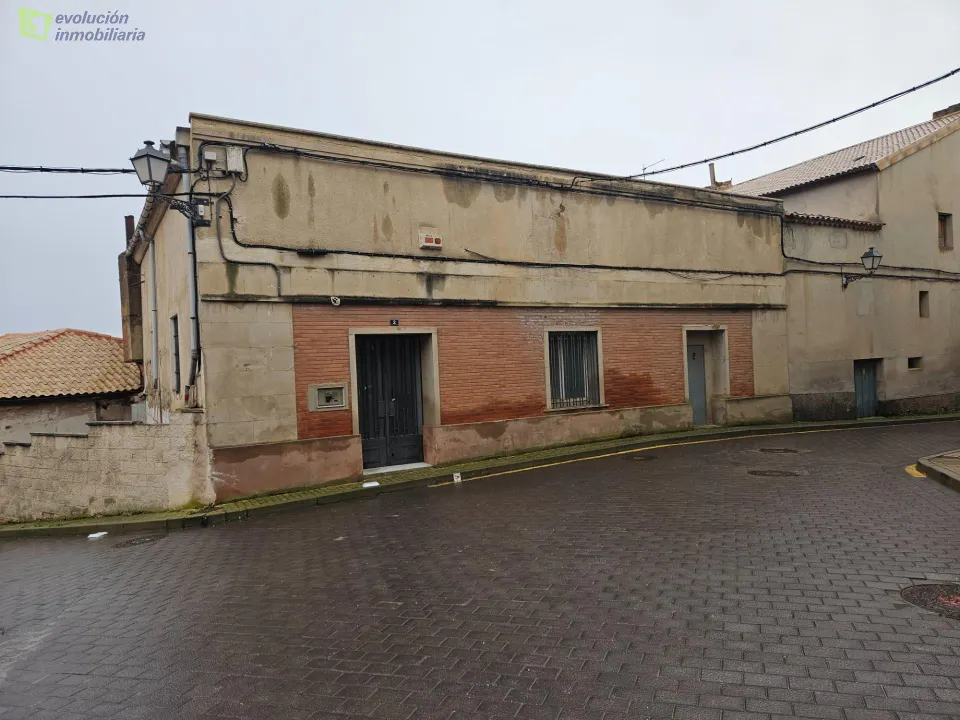 SE VENDE LOCAL EN GOMARRA,SORIA