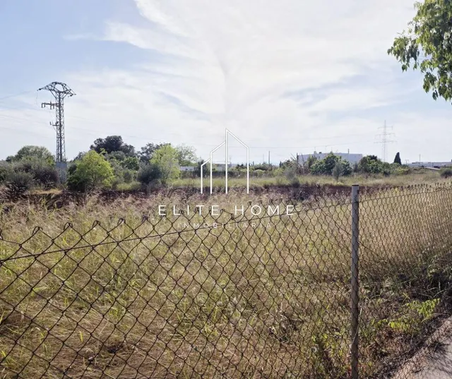 SUELO URBANO EN UBICACIÓN PRIVILEGIADA Y CON PROYECCIÓN DE F - foto 3