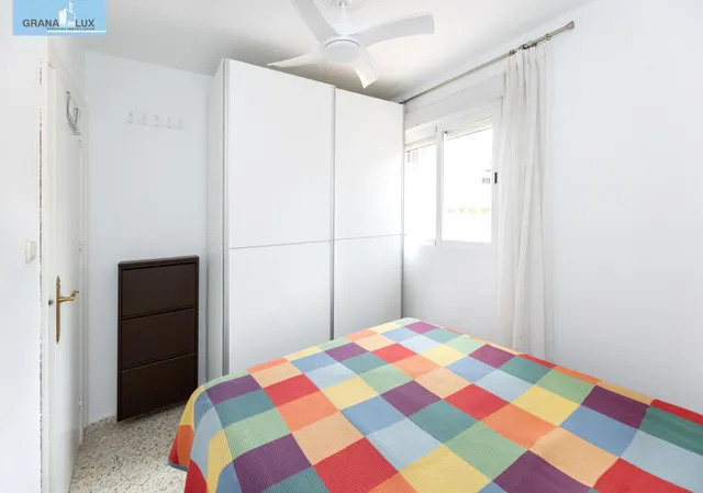 ¡Oportunidad única! Ático de 4 dormitorios y 2 baños con gran terraza frente al Colegio Agustinos (Arabial) — 25