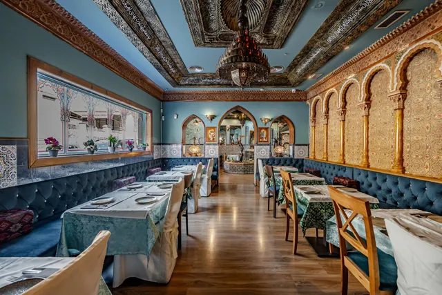 RESTAURANTE CALLE BERNARDINO OBREGÓN — 5