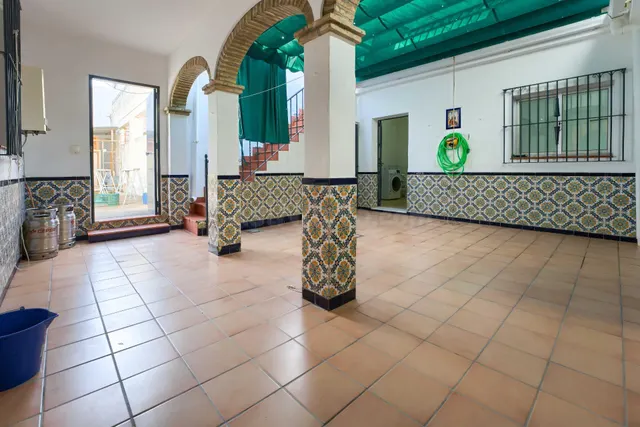 ¡¡ESPECTACULAR!! Adosada de esquina de 223 m2 con patio, terraza y garaje — 2
