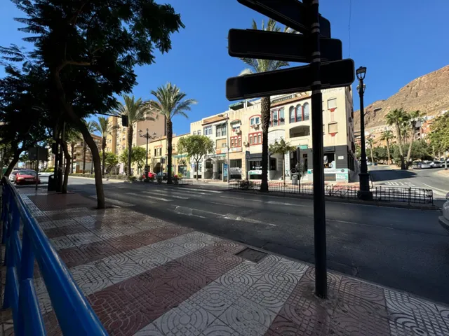 Estudio Luminoso en el Corazón del Puerto de Aguadulce — 8