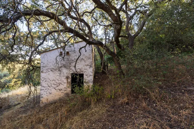 En uno de los pueblos más bonitos de España, finca ideal para rehabilitar y usar como alojamiento turístico — 19