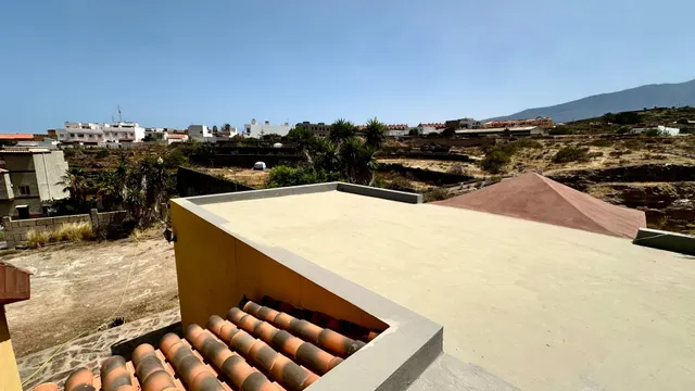 Chalet independiente con 5.318 m2 de parcela y vistas al mar en Candelaria — 49