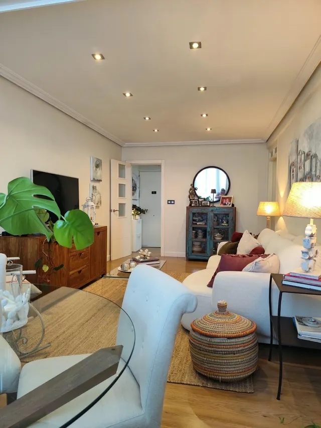 VIVIENDA REFORMADA;  CALIDAD, AMPLITUD Y UNAS VISTAS QUE MARCAN LA DIFERENCIA AL PASEO MARÍTIMO Y AL PUERTO. — 12