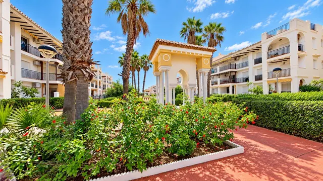 Exclusivo piso todo exterior en Laguna Beach, Torrox — 18