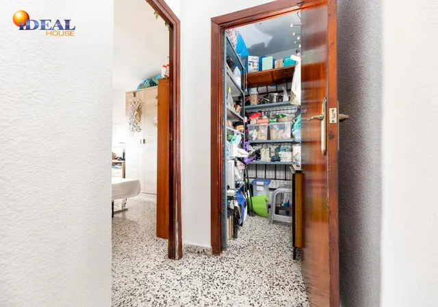 En Venta Piso de 4 dormitorios con ascensor, ideal para reformar a tu gusto. — 18