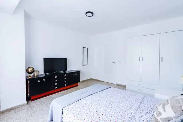 **Piso totalmente reformado de cuatro habitaciones y un baño** — 31