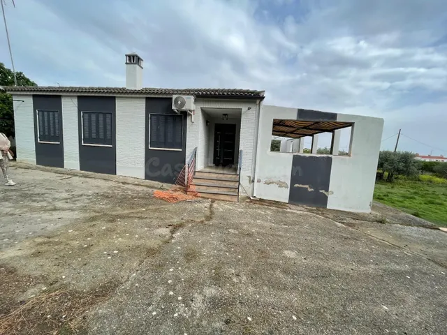 CASA DE CAMPO CON 2749 METROS DE TERRENO EN SIERRA DE FUENTE