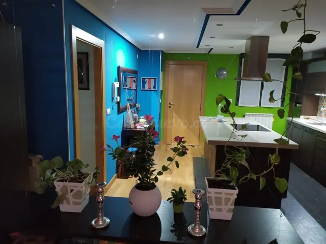 SE VENDE APARTAMENTO MUY LUMINOSO, COCINA AMERICANA, 3 HAB., - foto 2