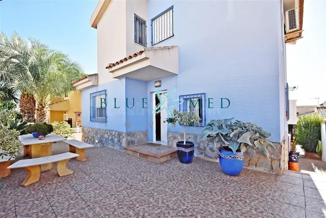 CHALET EN VENTA EN EL ALAMILLO A 450M DE LA PLAYA