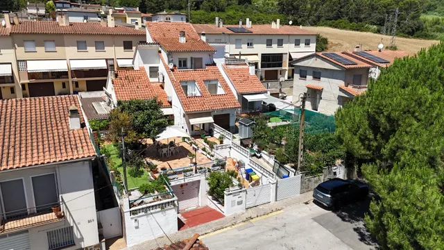 Casa de 5 habitaciones con garaje para 2 coches, terraza y aire acondicionado – lista para entrar a vivir — 48