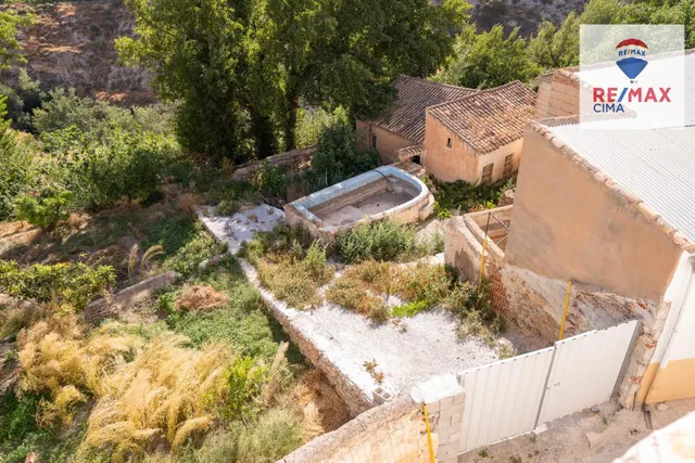 DOS CASAS MAS PARCELA DE 900  METROS — 2