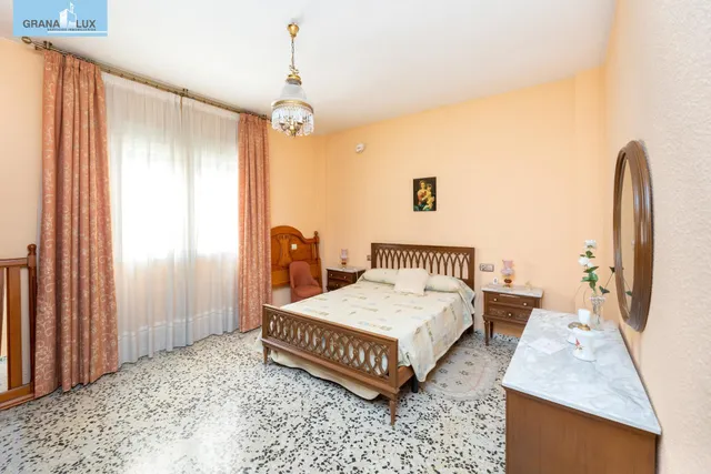 Local + vivienda en Avda. Cadiz — 23